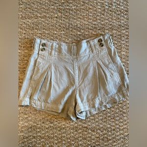 American Eagle khaki Shorts size 6